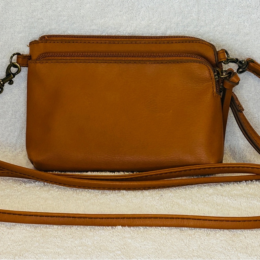 Arizona Jean Co. Crossbody/Wristlet Tan Vegan Leather Bag